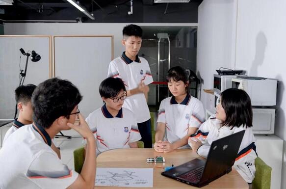 河南省工业学校招办接待老师