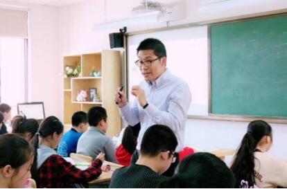 博学型的老师的课怎么听？