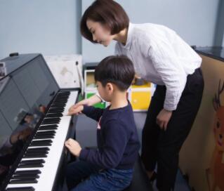 小孩子兴趣班学钢琴注意事项
